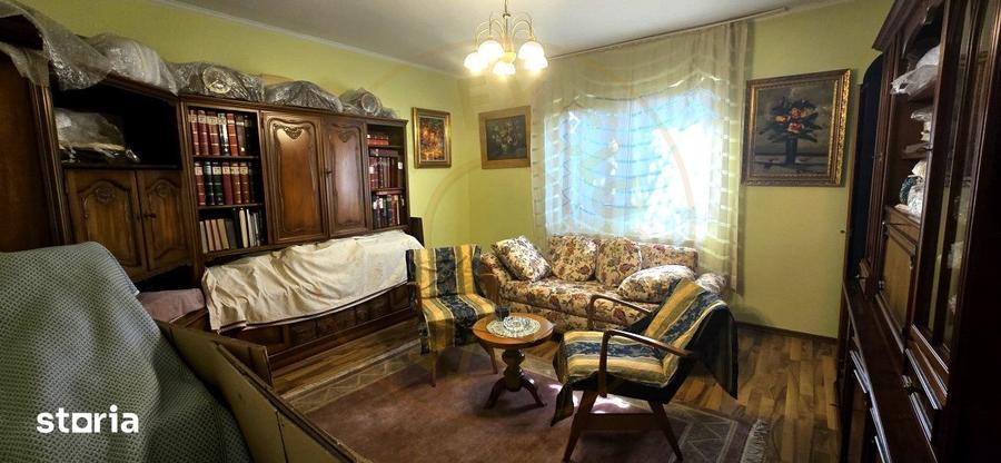 Casă cu 6 camere cu Canalizare în Sud