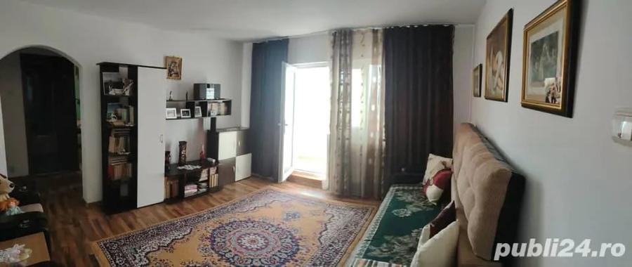 Apartament cu 2 camere semidecomandat în Piața