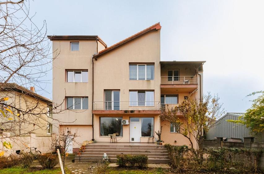 Casă individuală cu 22 camere cu Canalizare în Ghiroda