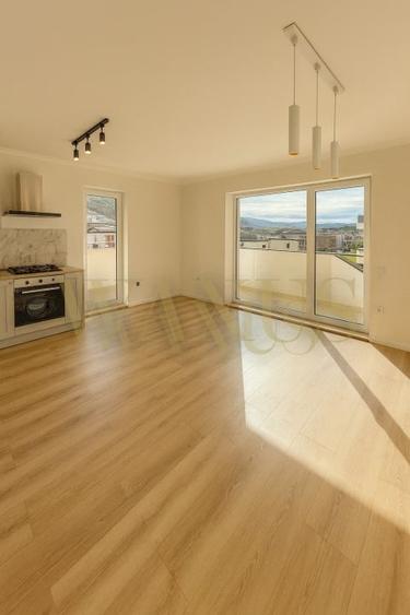 Apartament cu 3 camere semidecomandat, mobilat în Florești — fotografia 1
