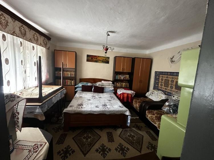 Casă cu 4 camere în Fruntești