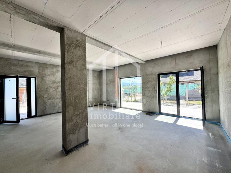 Casă individuală cu 4 camere cu Canalizare în Exterior Est