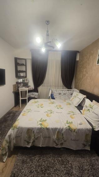 Apartament cu 3 camere decomandat în Berceni