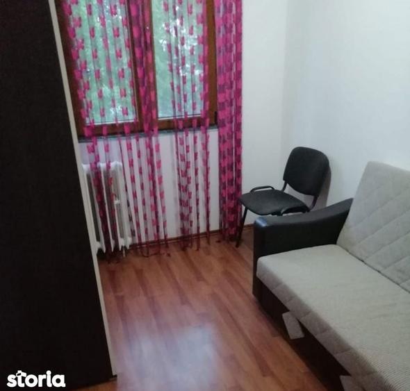 Apartament cu 3 camere semidecomandat în Vest