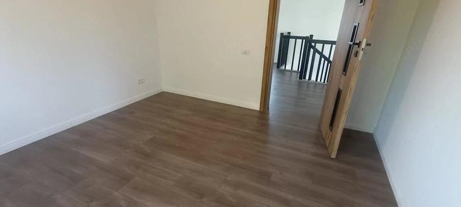 Casă cu 4 camere cu Teren 484 Mp în Valea Ursului