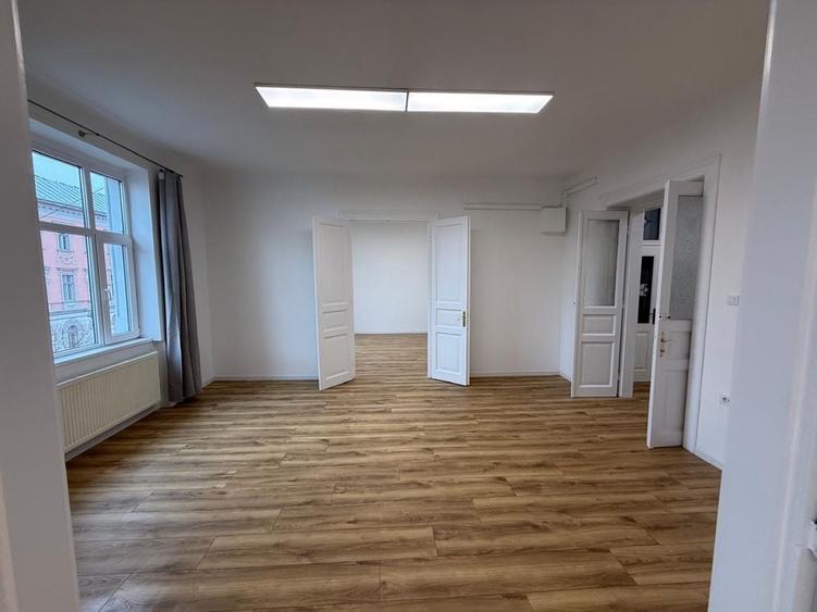 Apartament cu 4 camere în Central