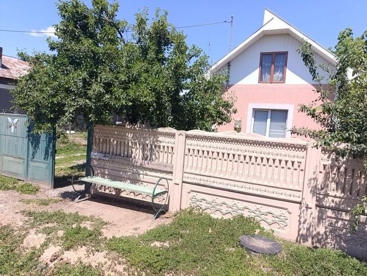 Casă cu 4 camere în Remetea Mare