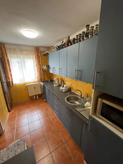 Apartament cu 3 camere decomandat în Tineretului