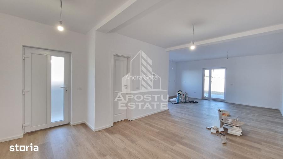 Jumatate de duplex de vanzare, cu 3 camere si 2 bai, Sag, Timis