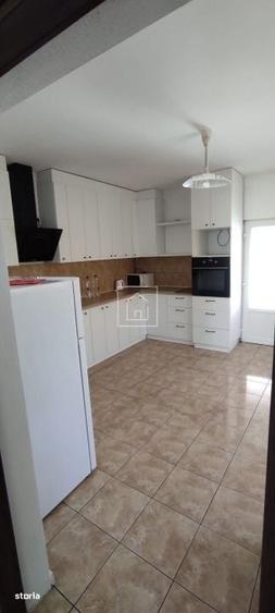 Casă cu 4 camere în Central