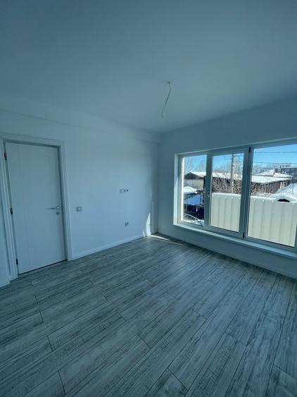 Duplex cu 4 camere cu Canalizare în Central