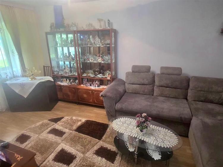 Apartament cu 4 camere decomandat în Burdujeni