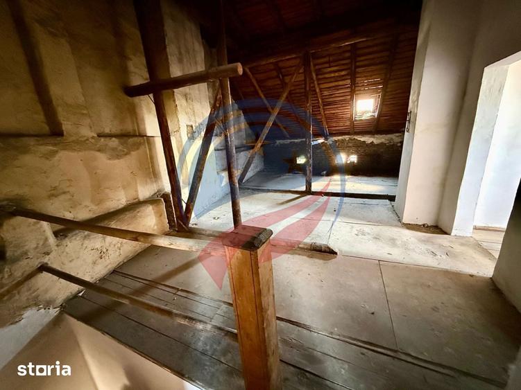 Casă cu 7 camere cu Teren 330 Mp în Central