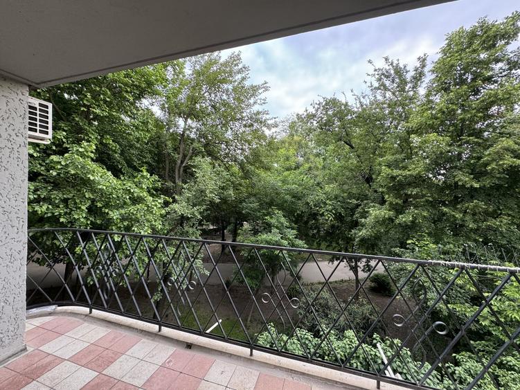 Apartament cu 3 camere decomandat, mobilat în Cișmigiu