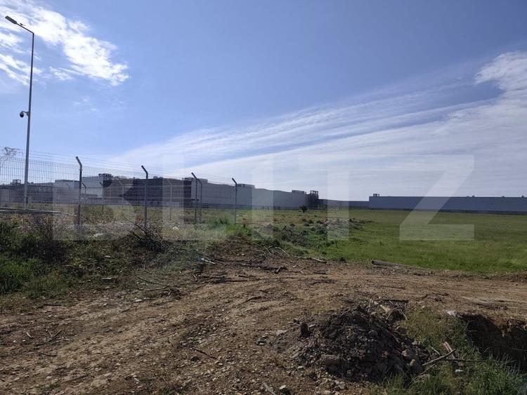 Teren Construcții intravilan de 10000 mp, în Nufărul