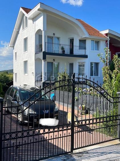 Casă individuală cu 4 camere cu Canalizare în Corunca