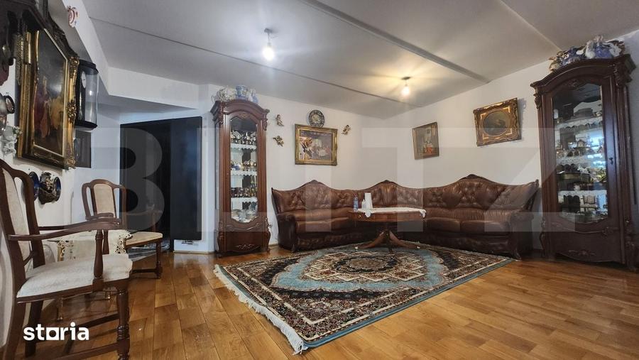 Casă cu 7 camere cu Teren 292 Mp în Central