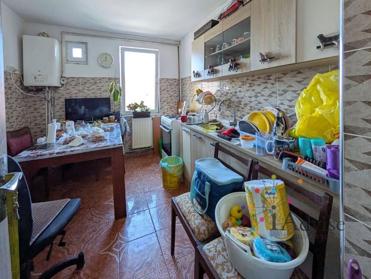 Apartament cu 4 camere decomandat în Dârste