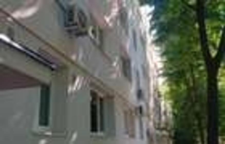Apartament cu 4 camere decomandat în Drumul Taberei