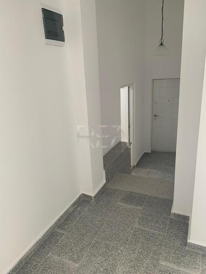 Casă individuală cu 9 camere decomandat cu Canalizare în Eminescu