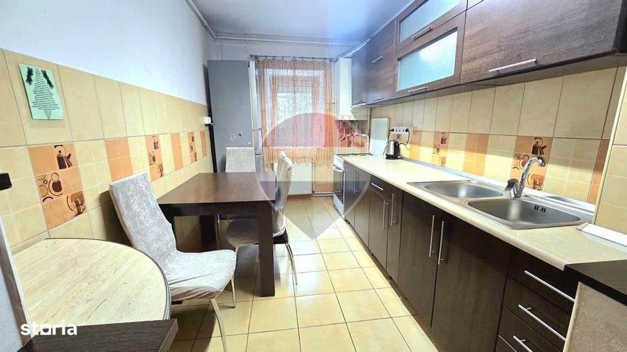 Apartament cu 3 camere decomandat în Vitrometan