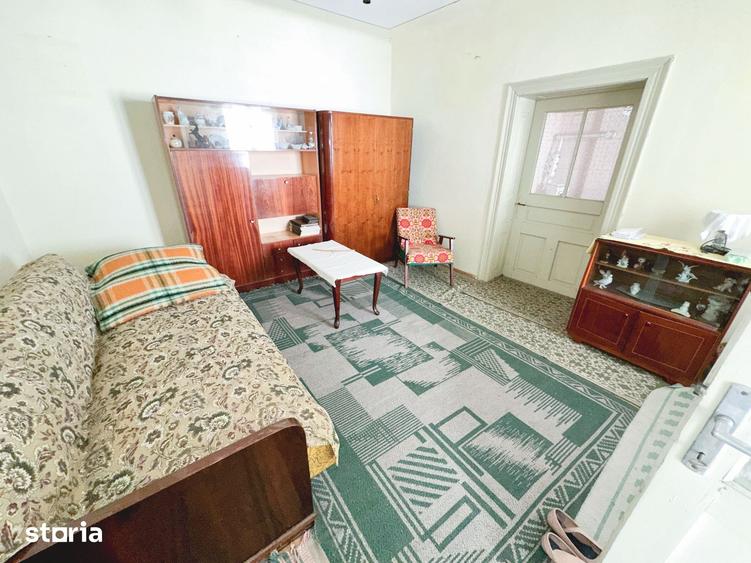 Casă cu 4 camere cu Teren 12500 Mp în Central