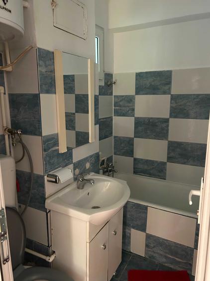 Apartament cu 3 camere semidecomandat în Boldești