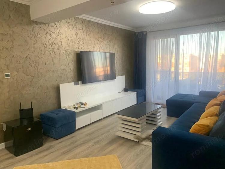 Apartament cu 3 camere decomandat, mobilat în Calea București