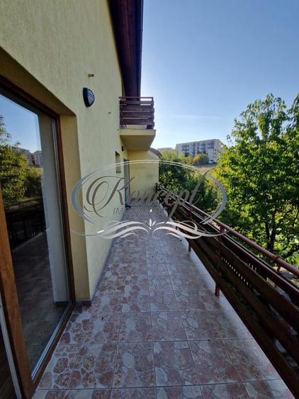 Casă cu 5 camere cu Canalizare în Andrei Mureșanu