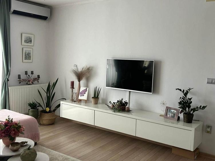 Apartament cu 4 camere decomandat în Exterior Vest