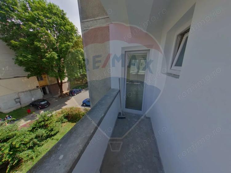 Apartament cu 4 camere decomandat în Central