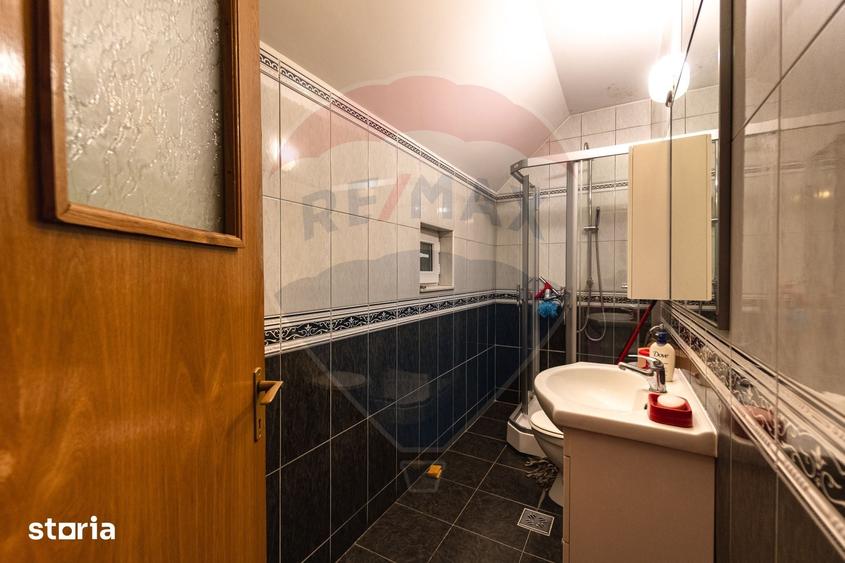 Casă cu 4 camere cu Teren 1673 Mp în Central