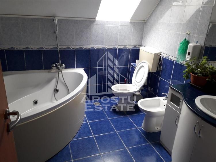 Casă individuală cu 8 camere cu Canalizare în Lugojului