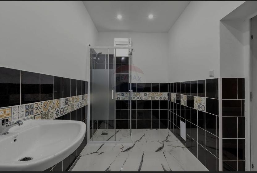 Casă cu 3 camere cu Teren 850 Mp în Central