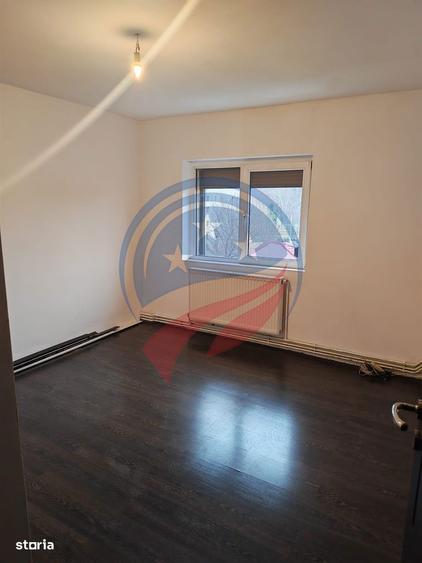 Apartament cu 3 camere decomandat în 1 Mai