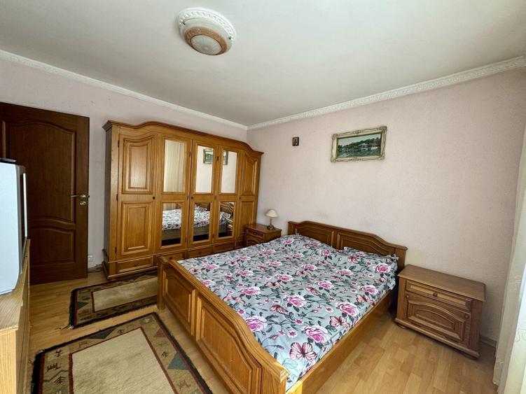 Apartament cu 3 camere decomandat, mobilat în Vitan