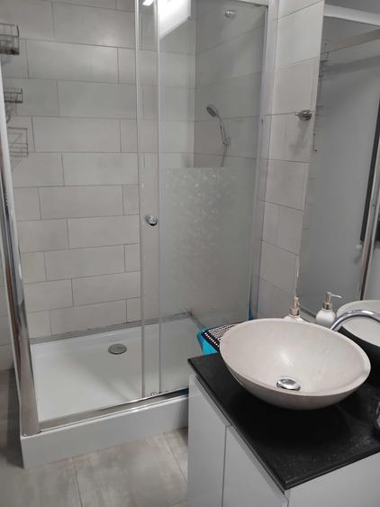 Apartament cu 3 camere decomandat în Micro 6