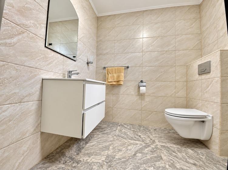 Casă cu 4 camere cu Garaj în Nord