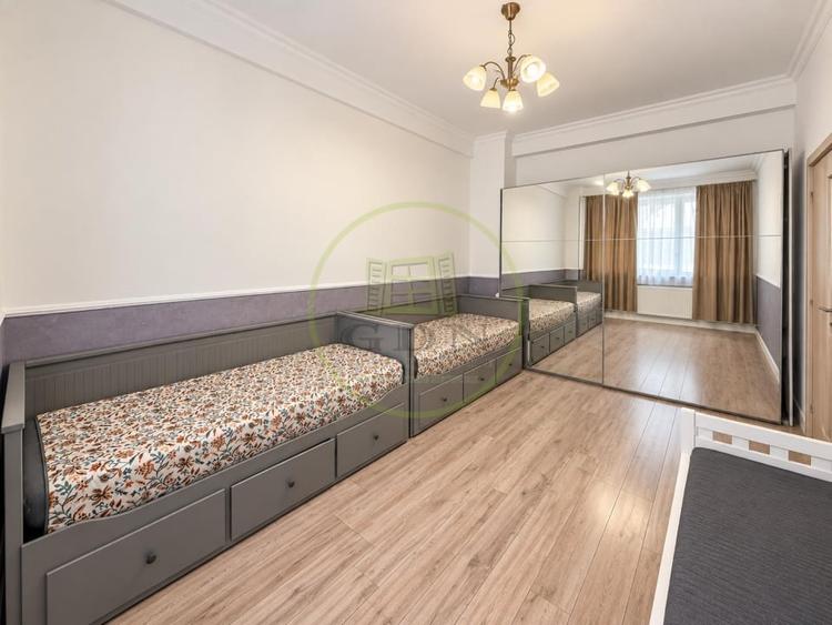 Apartament cu 3 camere semidecomandat, mobilat în Dămăroaia