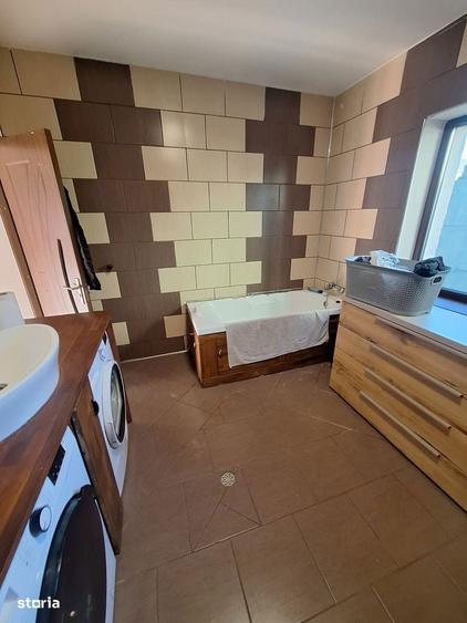 Casă cu 5 camere cu Teren 717 Mp în Central