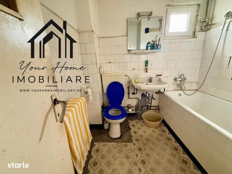 Apartament cu 3 camere semidecomandat în Craiovița Nouă