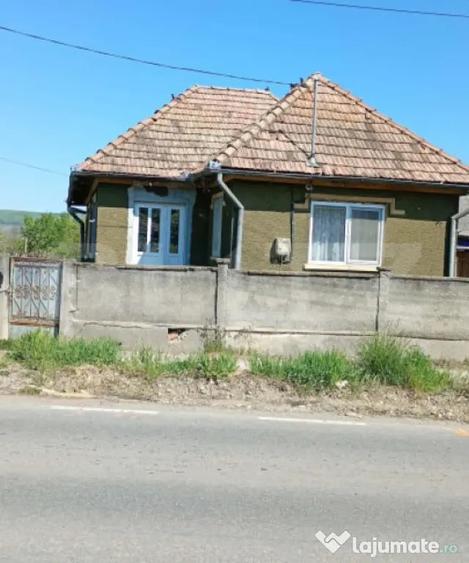 Casă cu 2 camere cu Teren 1100 Mp în Mica