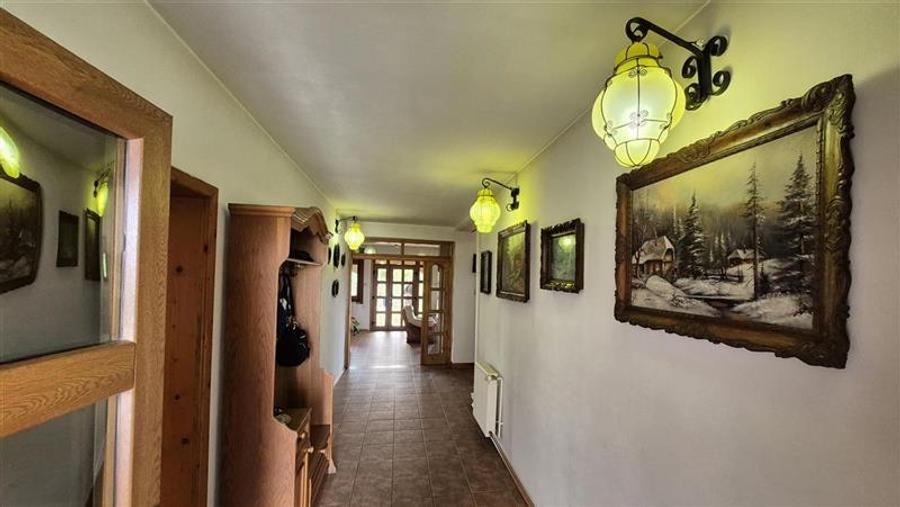 Casă individuală cu 5 camere cu Canalizare în Moșnița Nouă