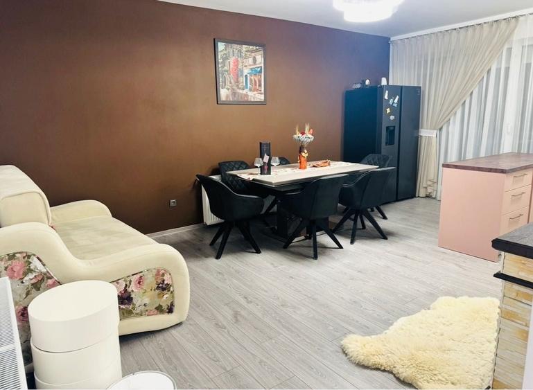 Apartament cu 3 camere decomandat în Central