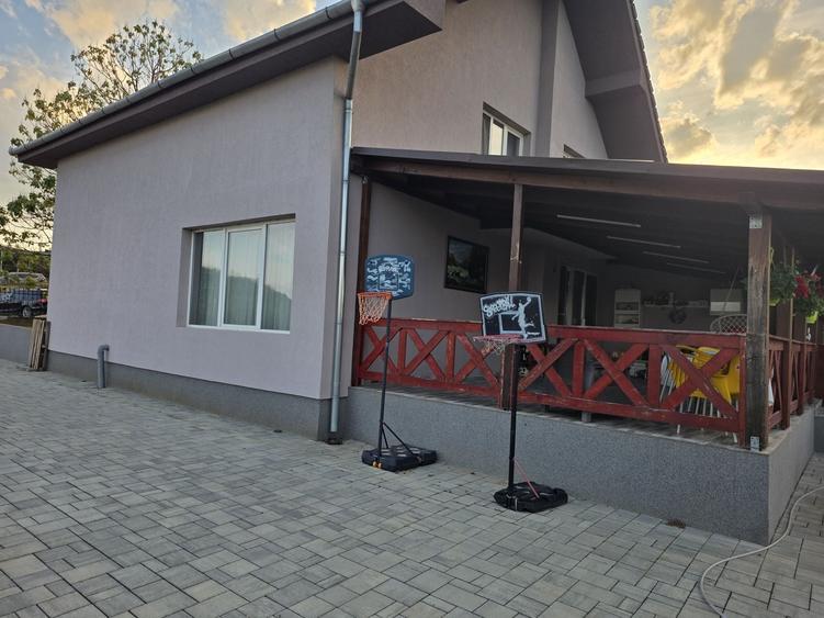 Casă cu 4 camere în Oncea