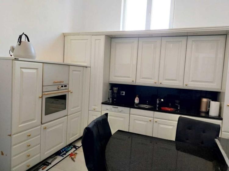 Casă cu 4 camere cu Teren 100 Mp în Central