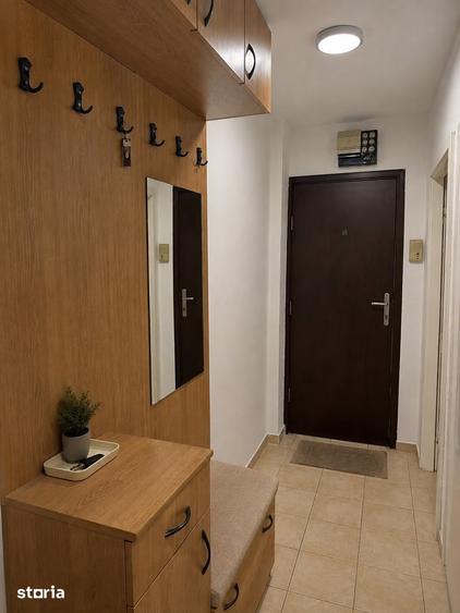 Garsonieră în Vest