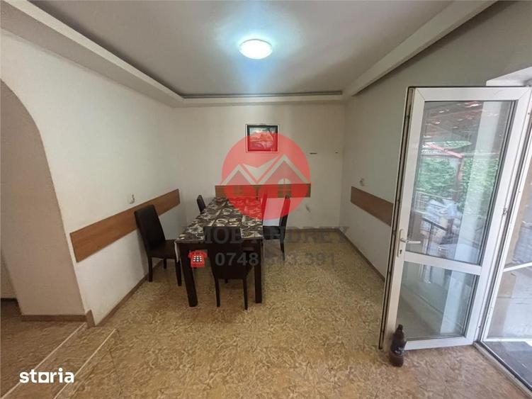 Casă cu 10 camere cu Teren 600 Mp în Ultracentral
