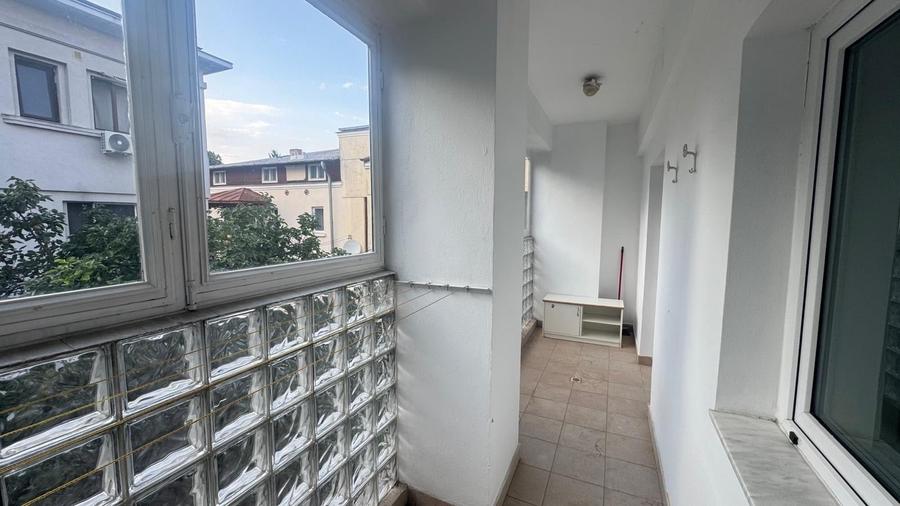 Apartament cu 3 camere decomandat în Dorobanți