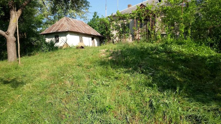 Casă cu 2 camere cu Teren 10000 Mp în Fârtățești